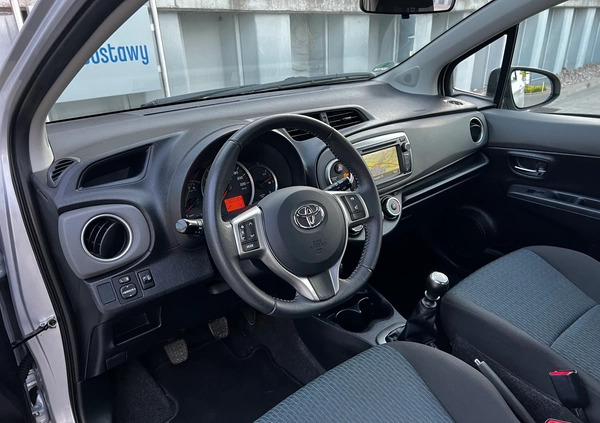 Toyota Yaris cena 34222 przebieg: 63000, rok produkcji 2011 z Sochaczew małe 277